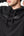 Schwarzer Kapuzenpulli aus Bambus mit Logo